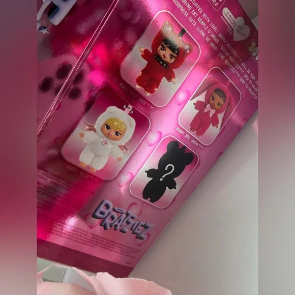 Bratz Bratziez sweethearts Sasha pink bunny plush bag charm blind box - Picture 5 of 5